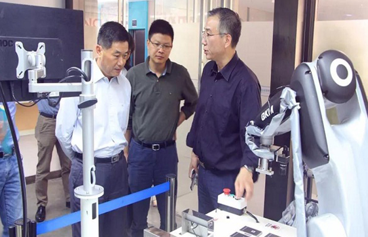 广东省工业和信息化厅副厅长吴育光一行来李群调研